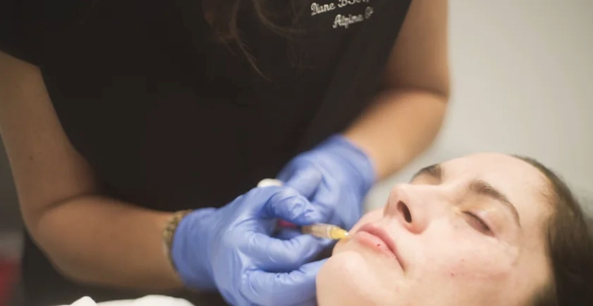 medspa technician injecting patient